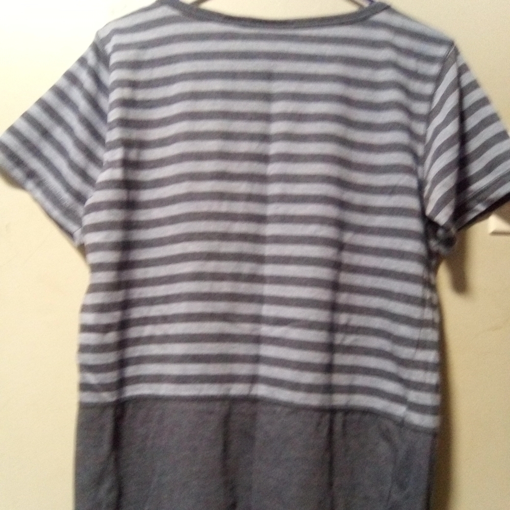 ASHLY Brent ladies short sleeve pullover blue stripe top. Size medium. - Picture 4 of 8